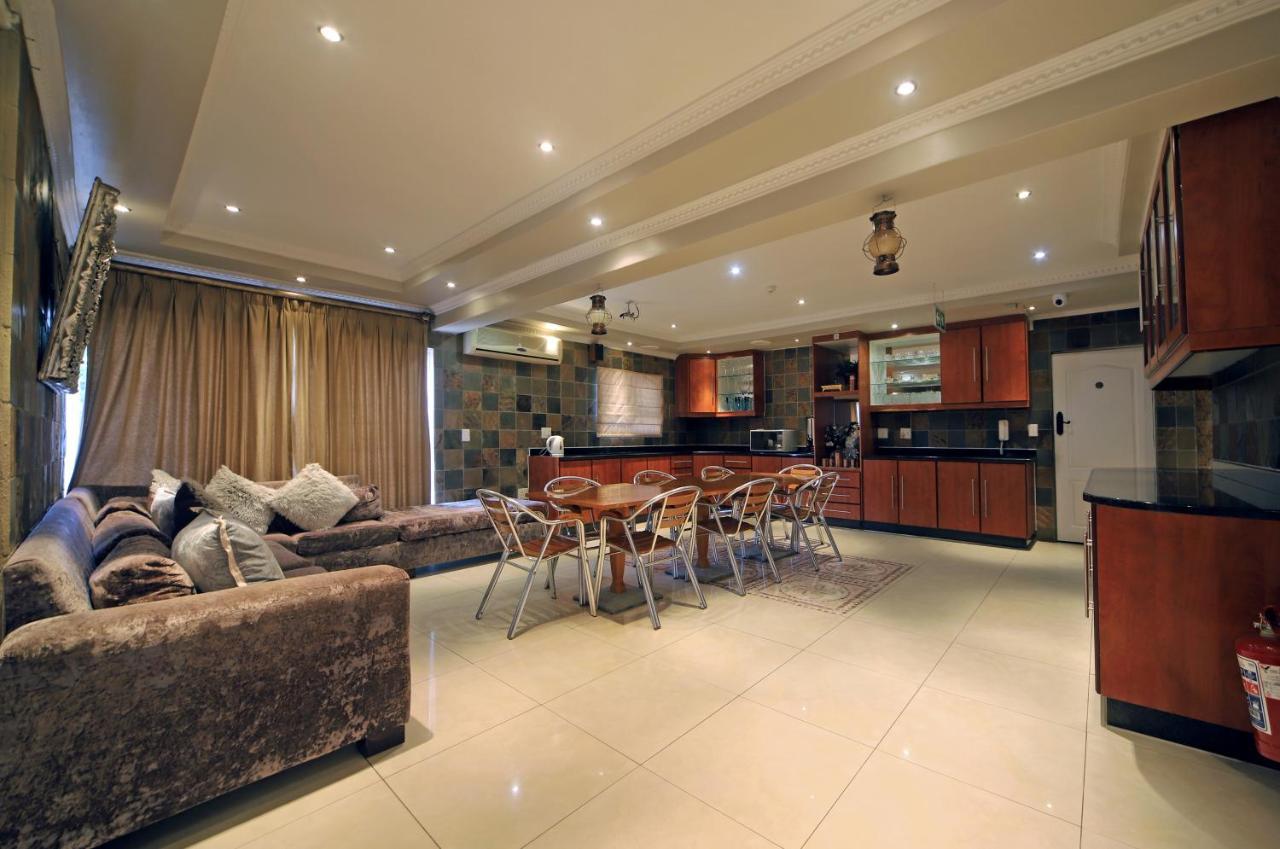 Savoy Lodge Fokváros Kültér fotó